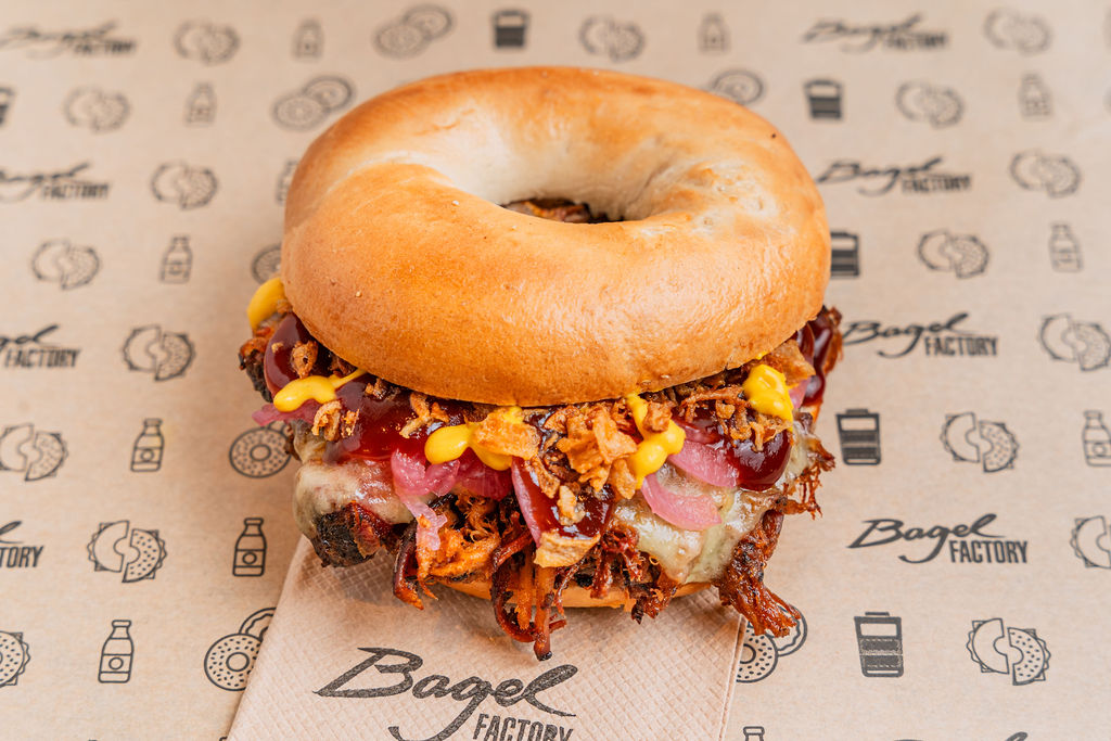 SMOKY PULLED PORK BAGEL